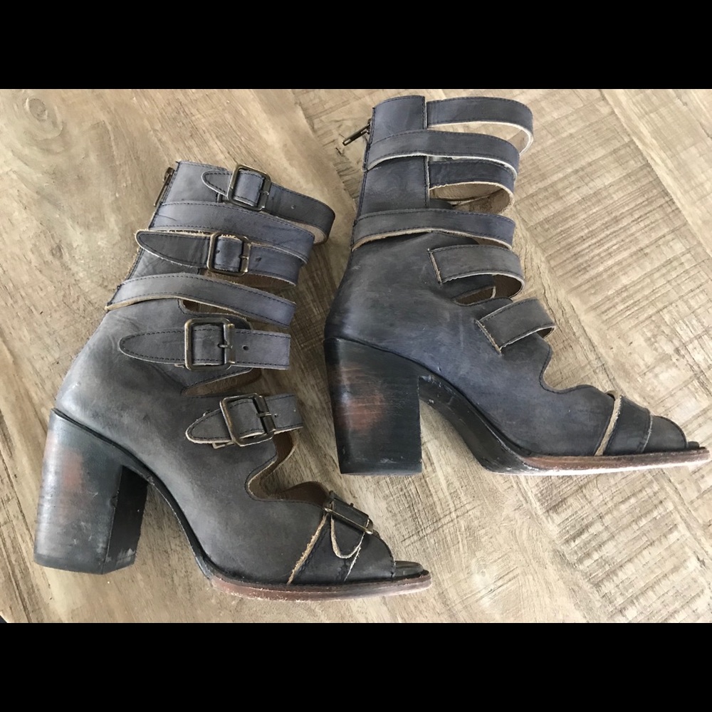 Freebird Bond Sandals